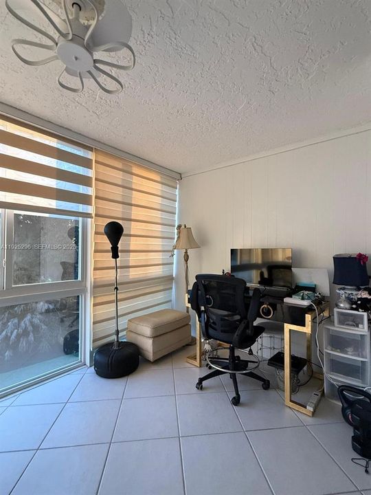 For Rent: $1,750 (1 beds, 2 baths, 850 Square Feet)