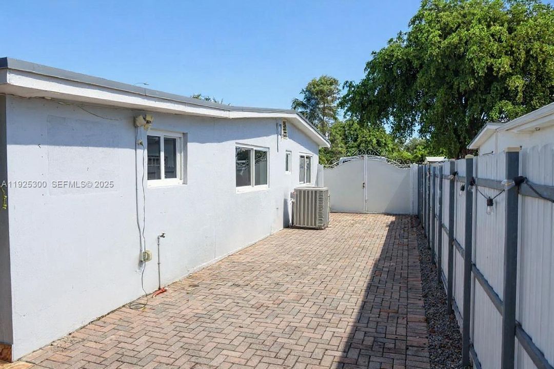 En Venta: $679,900 (3 camas, 2 baños, 1599 Pies cuadrados)