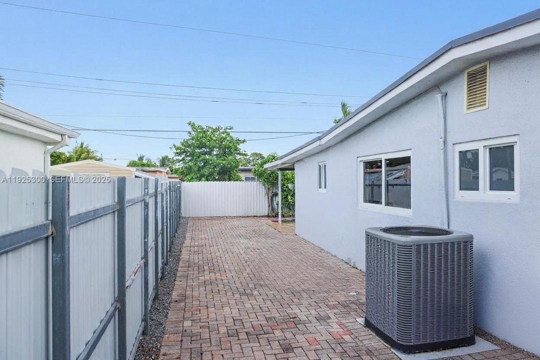 En Venta: $679,900 (3 camas, 2 baños, 1599 Pies cuadrados)