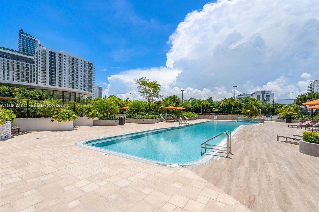 For Sale: $1,599,000 (2 beds, 3 baths, 1542 Square Feet)