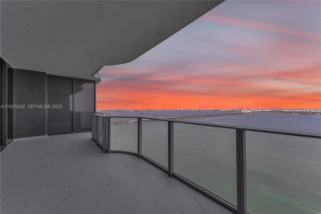 For Sale: $1,599,000 (2 beds, 3 baths, 1542 Square Feet)