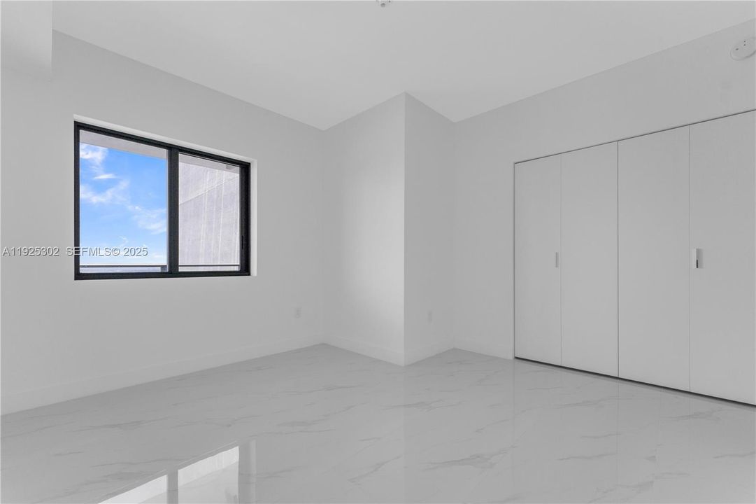 For Sale: $1,599,000 (2 beds, 3 baths, 1542 Square Feet)