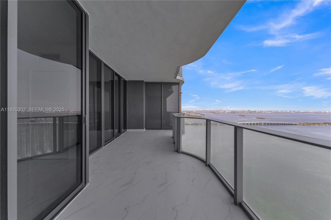 For Sale: $1,599,000 (2 beds, 3 baths, 1542 Square Feet)