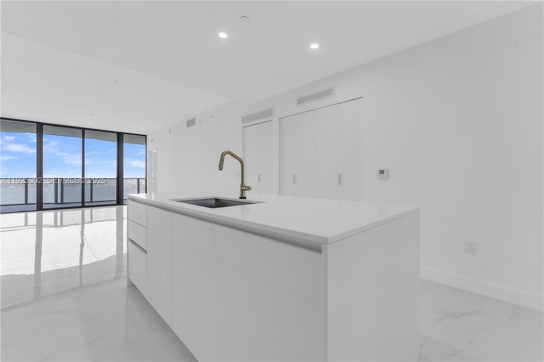 For Sale: $1,599,000 (2 beds, 3 baths, 1542 Square Feet)