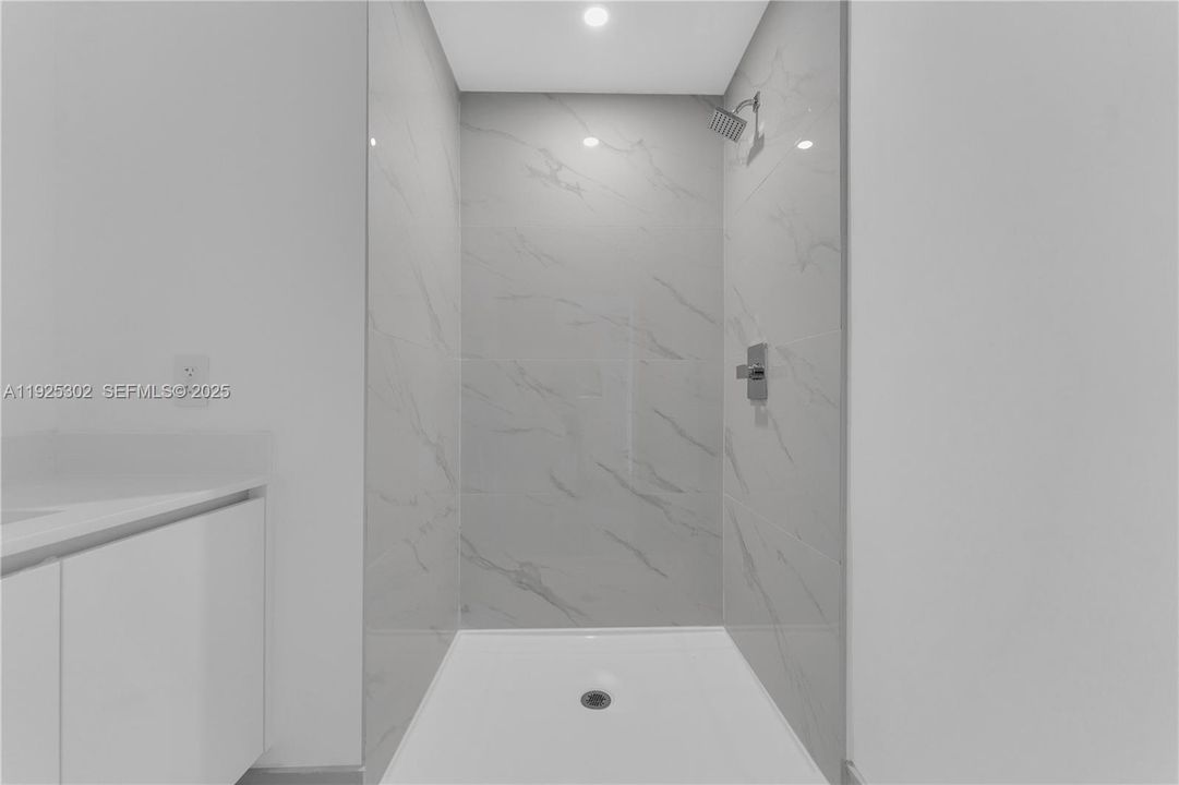 For Sale: $1,599,000 (2 beds, 3 baths, 1542 Square Feet)