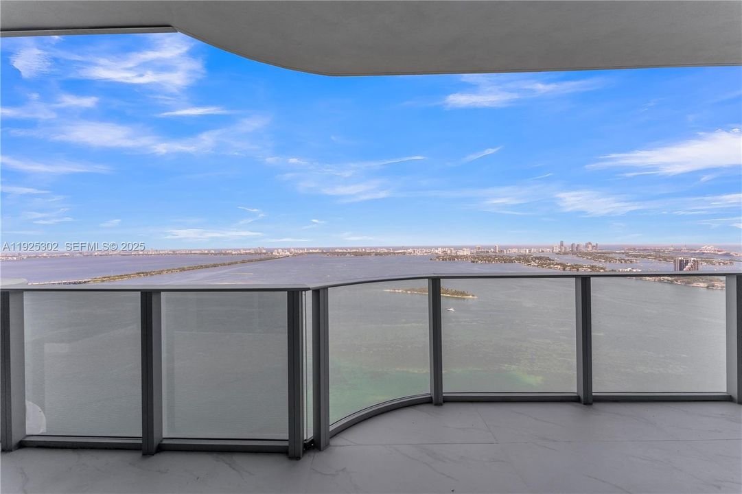 For Sale: $1,599,000 (2 beds, 3 baths, 1542 Square Feet)