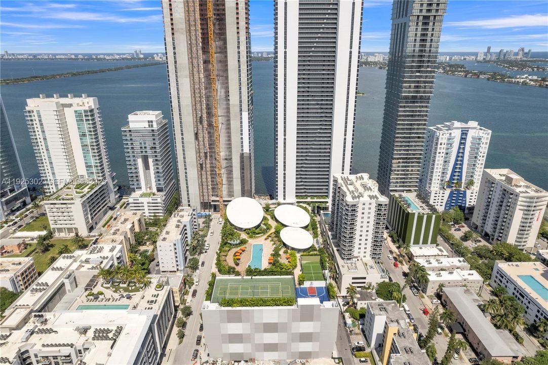 For Sale: $1,599,000 (2 beds, 3 baths, 1542 Square Feet)