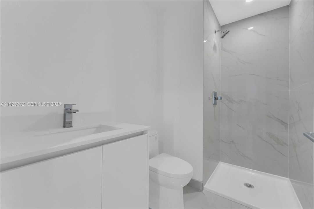 For Sale: $1,599,000 (2 beds, 3 baths, 1542 Square Feet)