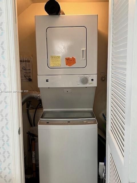 For Sale: $440,000 (2 beds, 2 baths, 882 Square Feet)