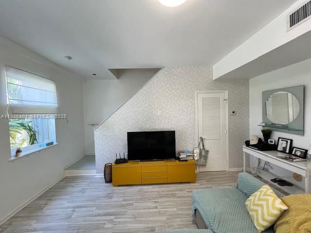 For Sale: $440,000 (2 beds, 2 baths, 882 Square Feet)