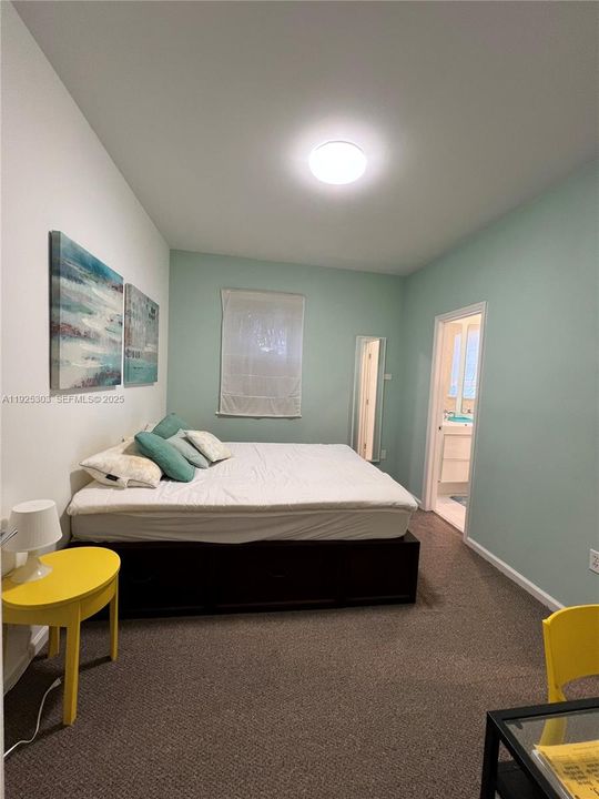 For Sale: $440,000 (2 beds, 2 baths, 882 Square Feet)