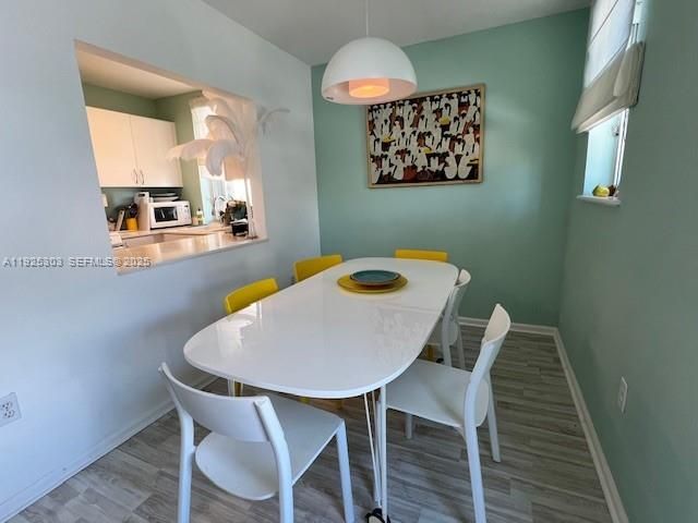 For Sale: $440,000 (2 beds, 2 baths, 882 Square Feet)