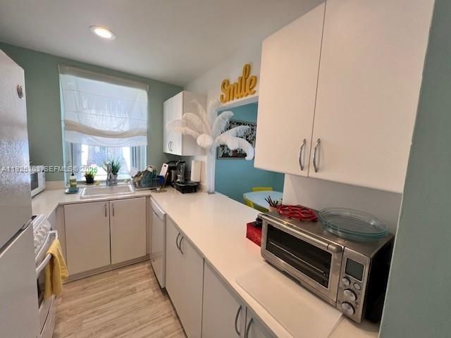 For Sale: $440,000 (2 beds, 2 baths, 882 Square Feet)