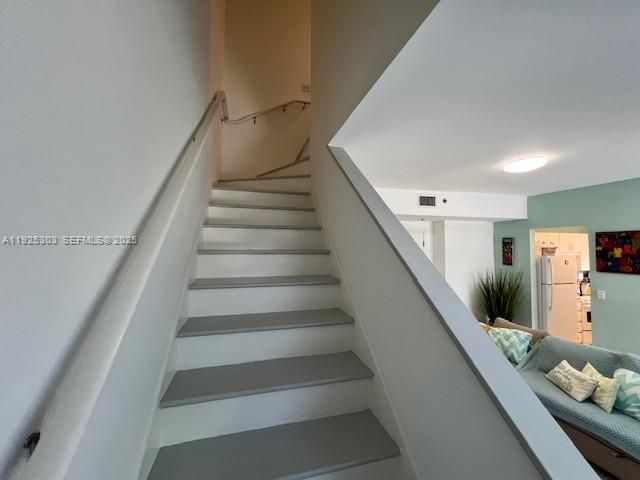 For Sale: $440,000 (2 beds, 2 baths, 882 Square Feet)