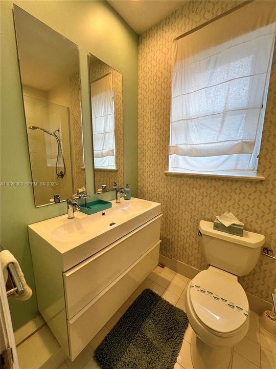 For Sale: $440,000 (2 beds, 2 baths, 882 Square Feet)