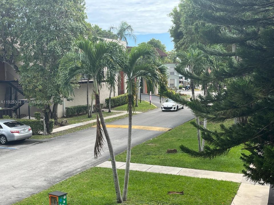 For Sale: $249,900 (2 beds, 2 baths, 920 Square Feet)