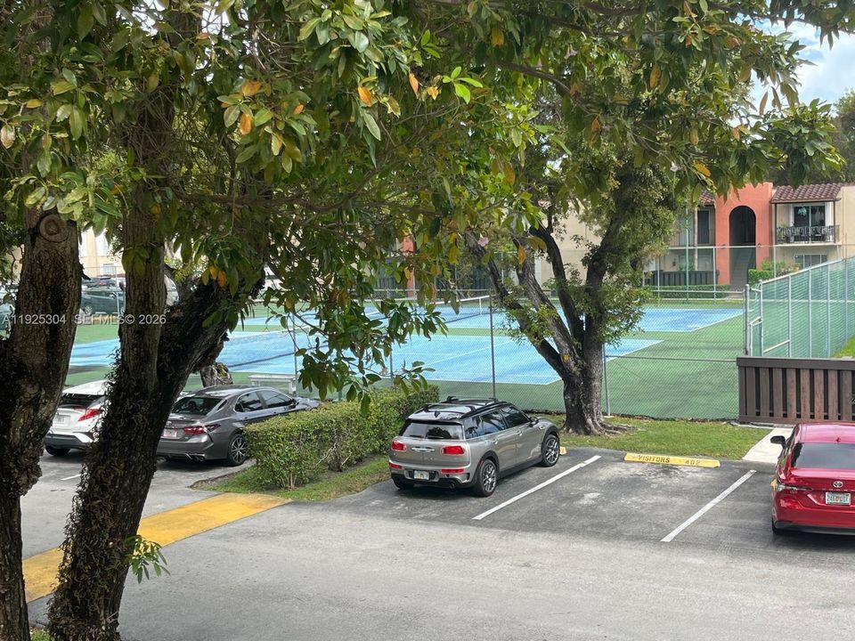 For Sale: $249,900 (2 beds, 2 baths, 920 Square Feet)