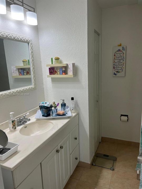 For Sale: $249,900 (2 beds, 2 baths, 920 Square Feet)