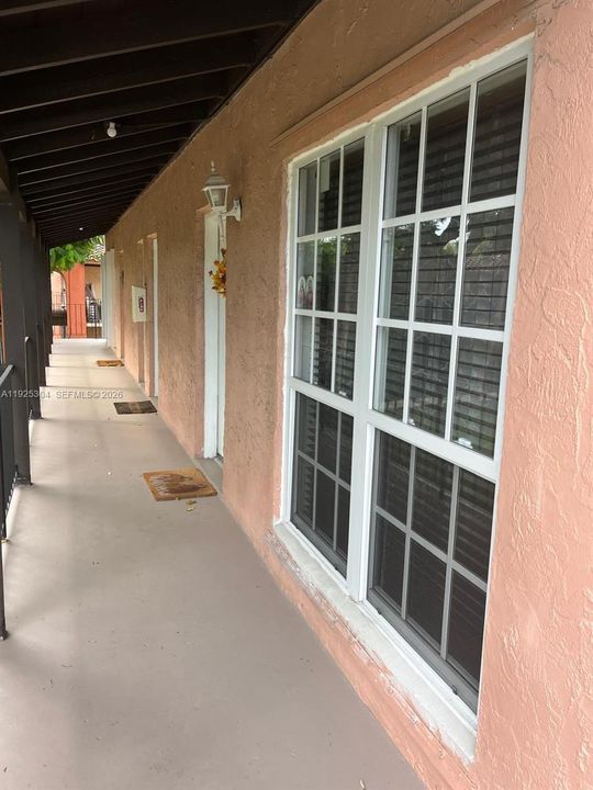 For Sale: $249,900 (2 beds, 2 baths, 920 Square Feet)