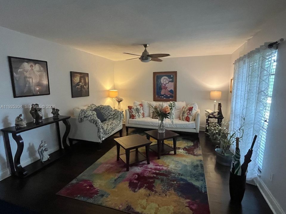 For Sale: $249,900 (2 beds, 2 baths, 920 Square Feet)