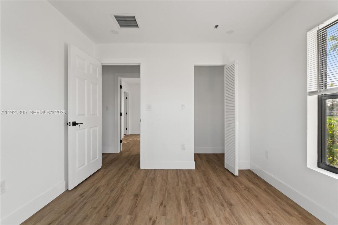 Под контрактом: $599,000 (4 спален, 2 ванн, 1377 Квадратных фут)