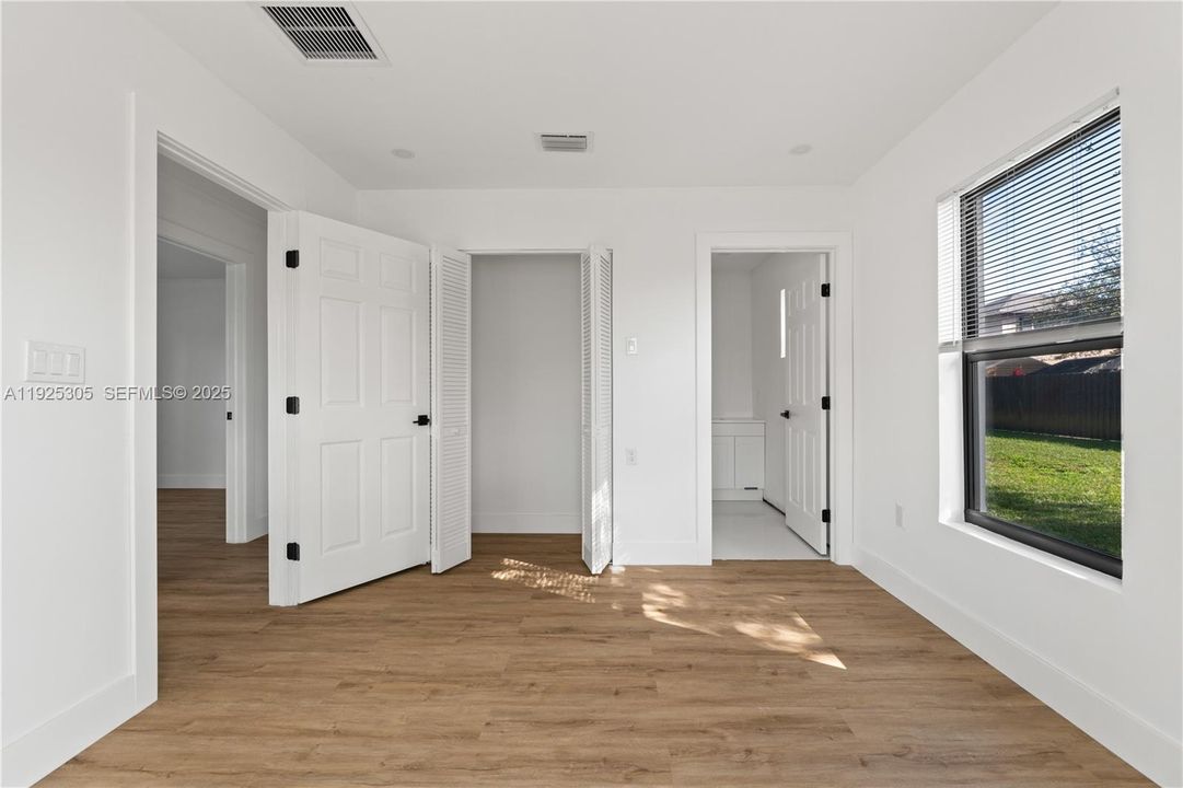 Под контрактом: $599,000 (4 спален, 2 ванн, 1377 Квадратных фут)