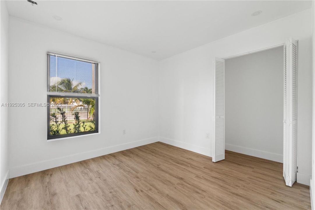 Под контрактом: $599,000 (4 спален, 2 ванн, 1377 Квадратных фут)