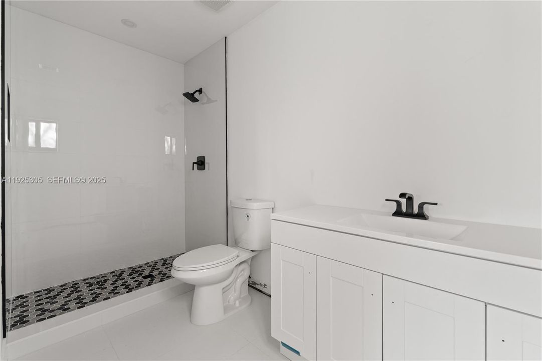 Под контрактом: $599,000 (4 спален, 2 ванн, 1377 Квадратных фут)