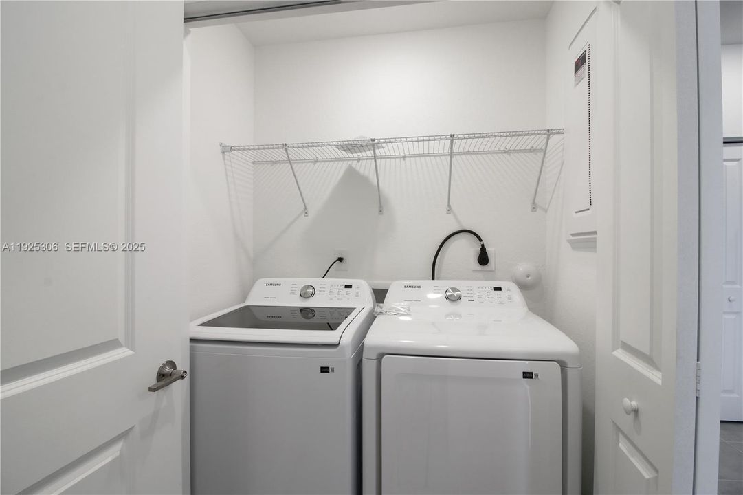 For Rent: $3,200 (4 beds, 2 baths, 1828 Square Feet)