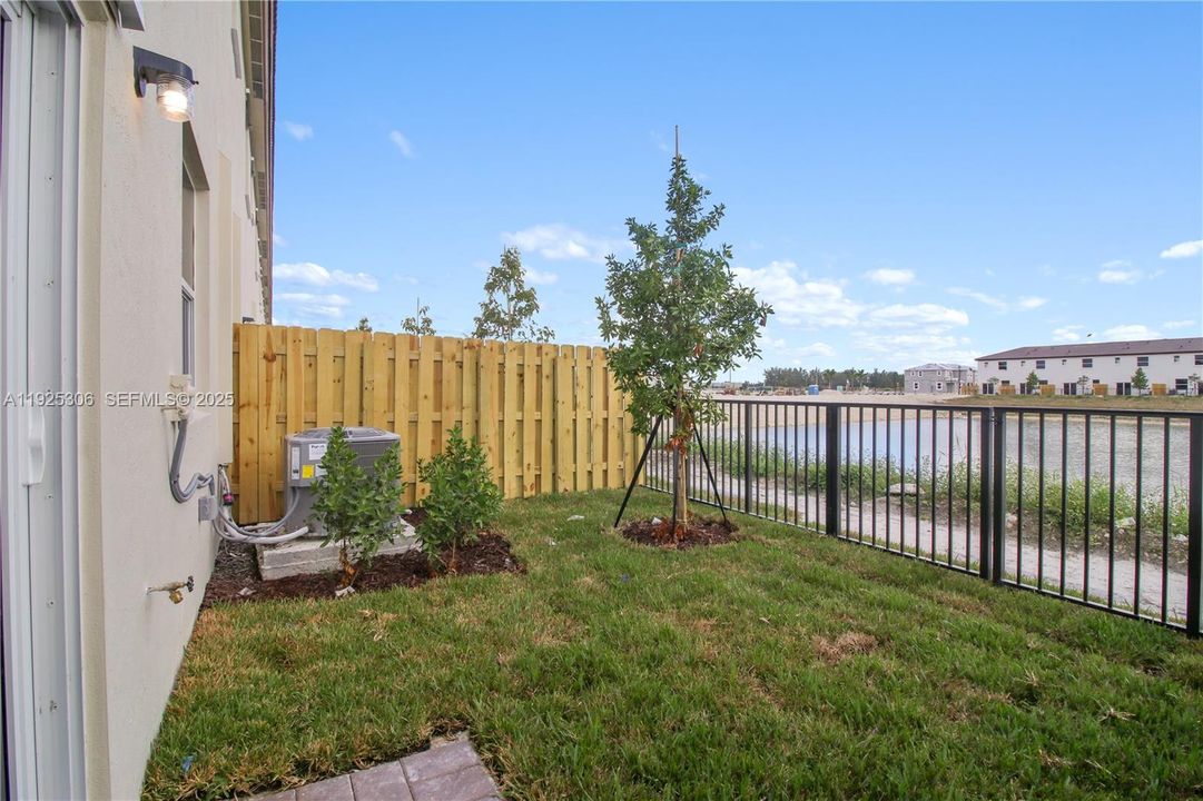 For Rent: $3,200 (4 beds, 2 baths, 1828 Square Feet)