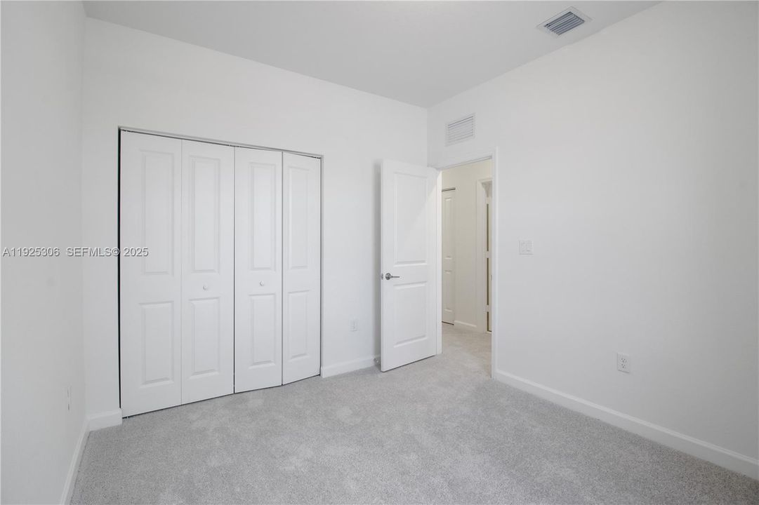 For Rent: $3,200 (4 beds, 2 baths, 1828 Square Feet)