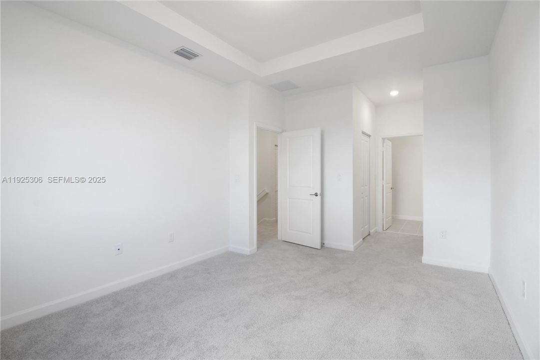 For Rent: $3,200 (4 beds, 2 baths, 1828 Square Feet)