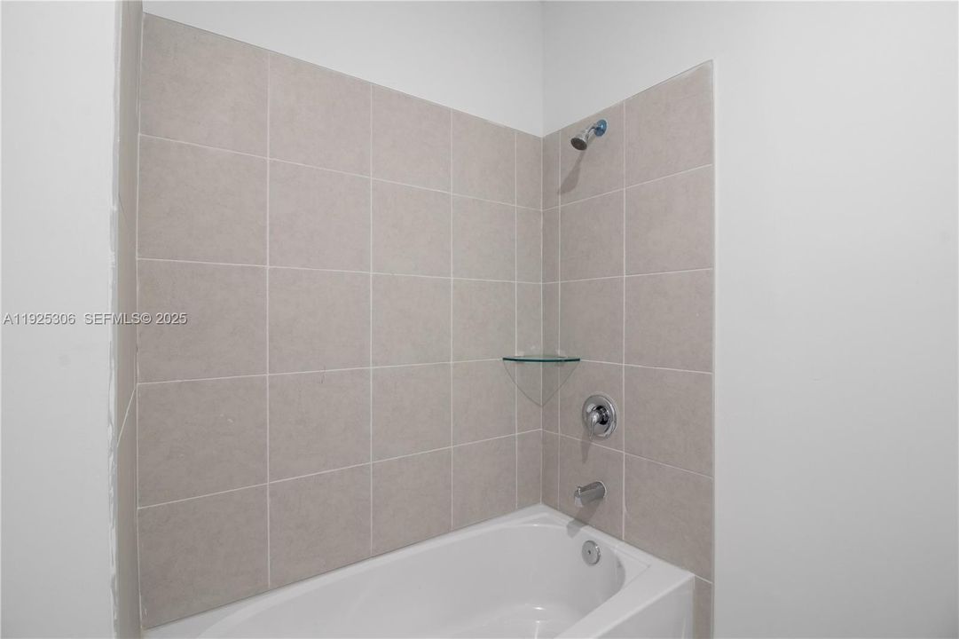 For Rent: $3,200 (4 beds, 2 baths, 1828 Square Feet)