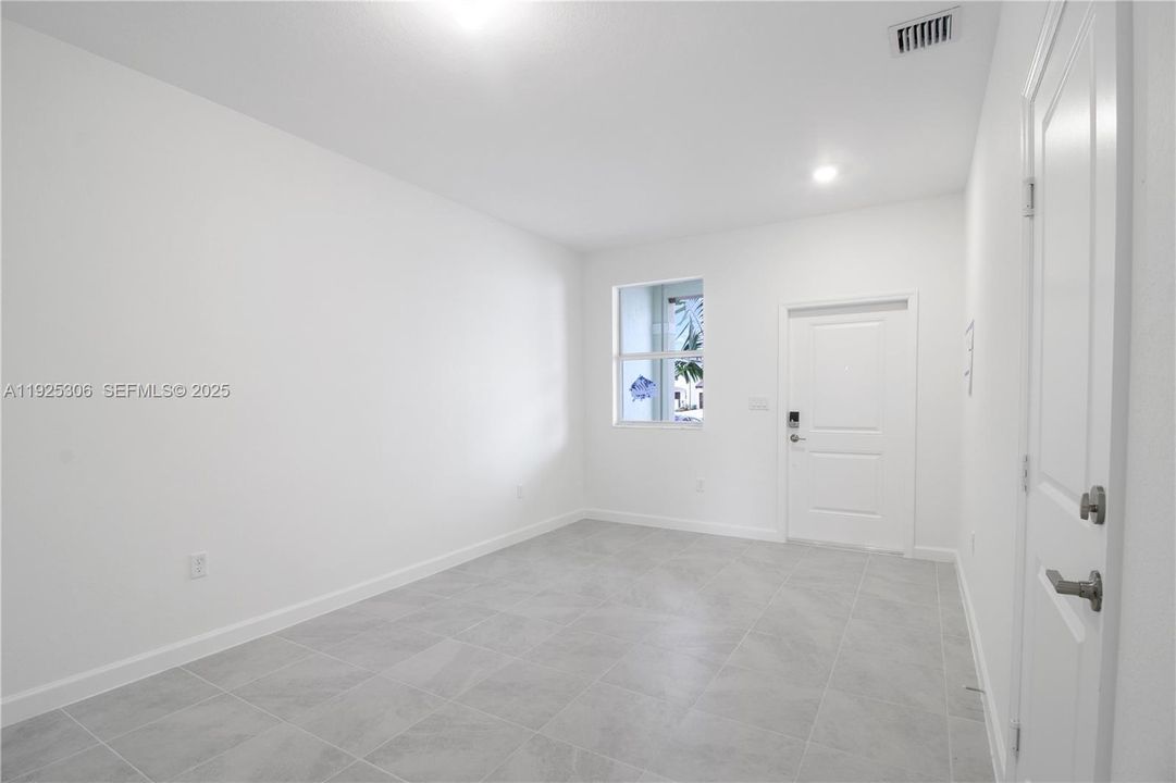 For Rent: $3,200 (4 beds, 2 baths, 1828 Square Feet)