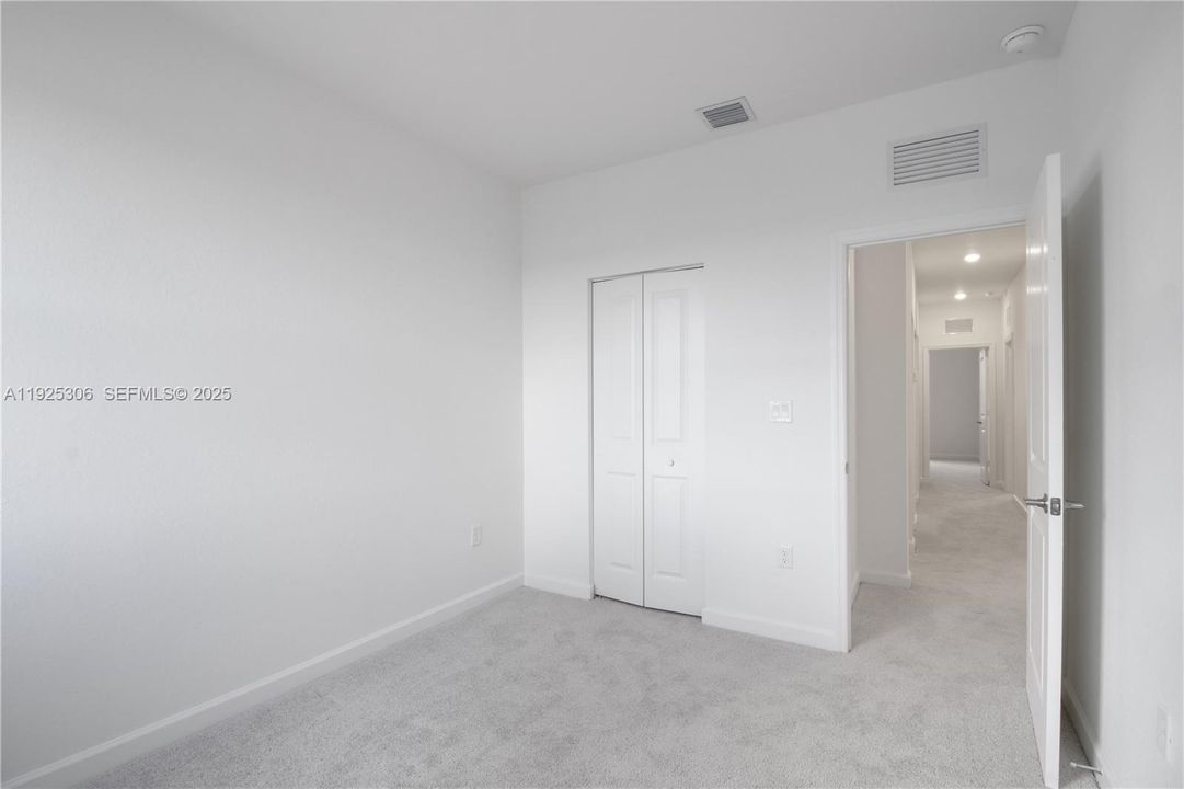 For Rent: $3,200 (4 beds, 2 baths, 1828 Square Feet)