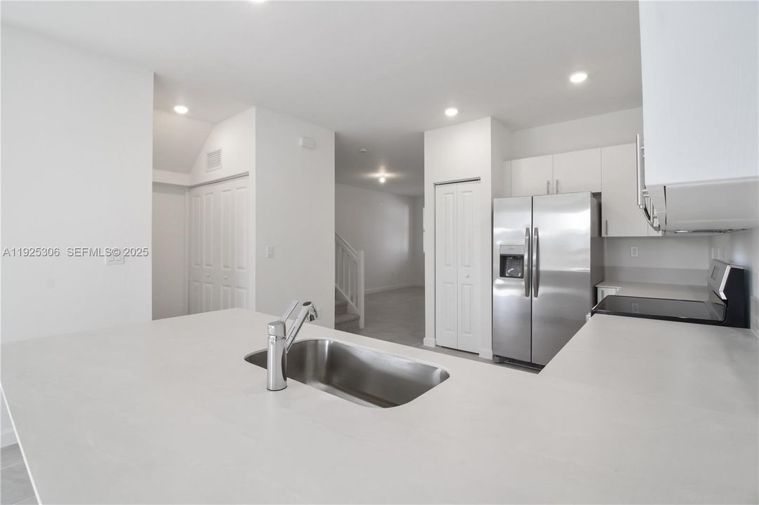 For Rent: $3,200 (4 beds, 2 baths, 1828 Square Feet)