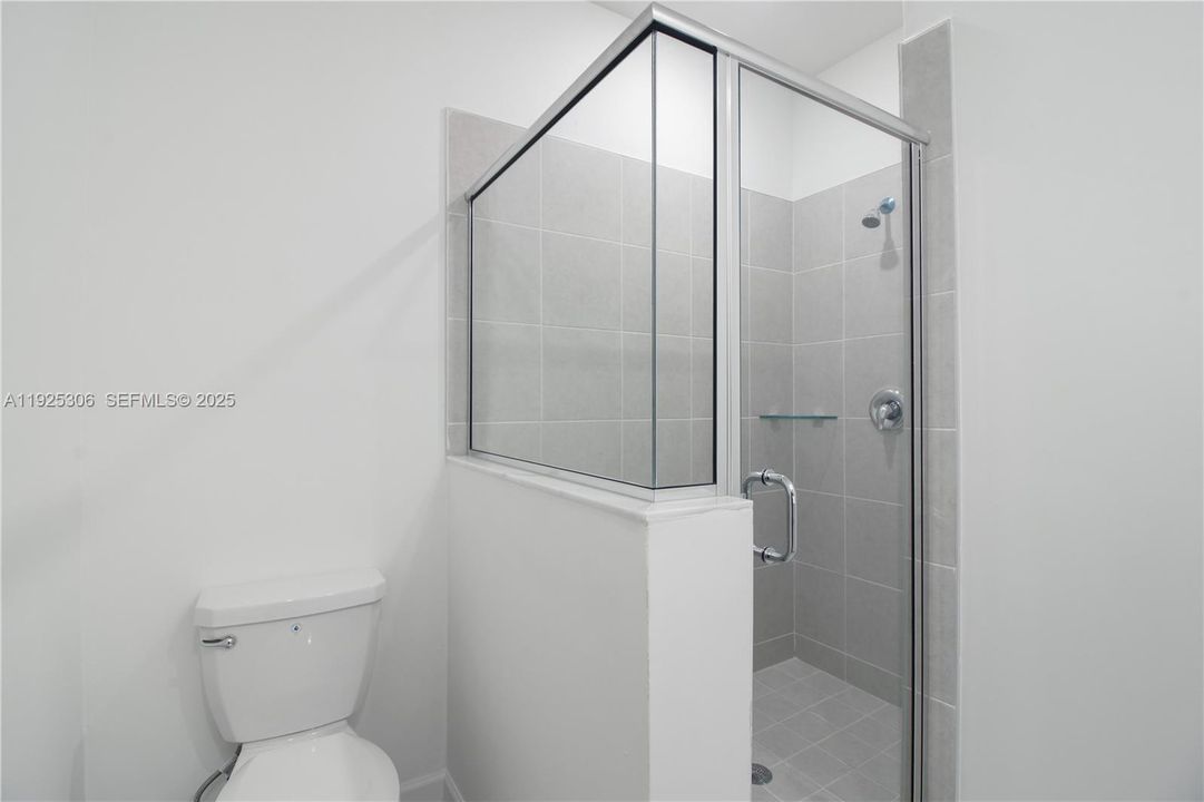 For Rent: $3,200 (4 beds, 2 baths, 1828 Square Feet)