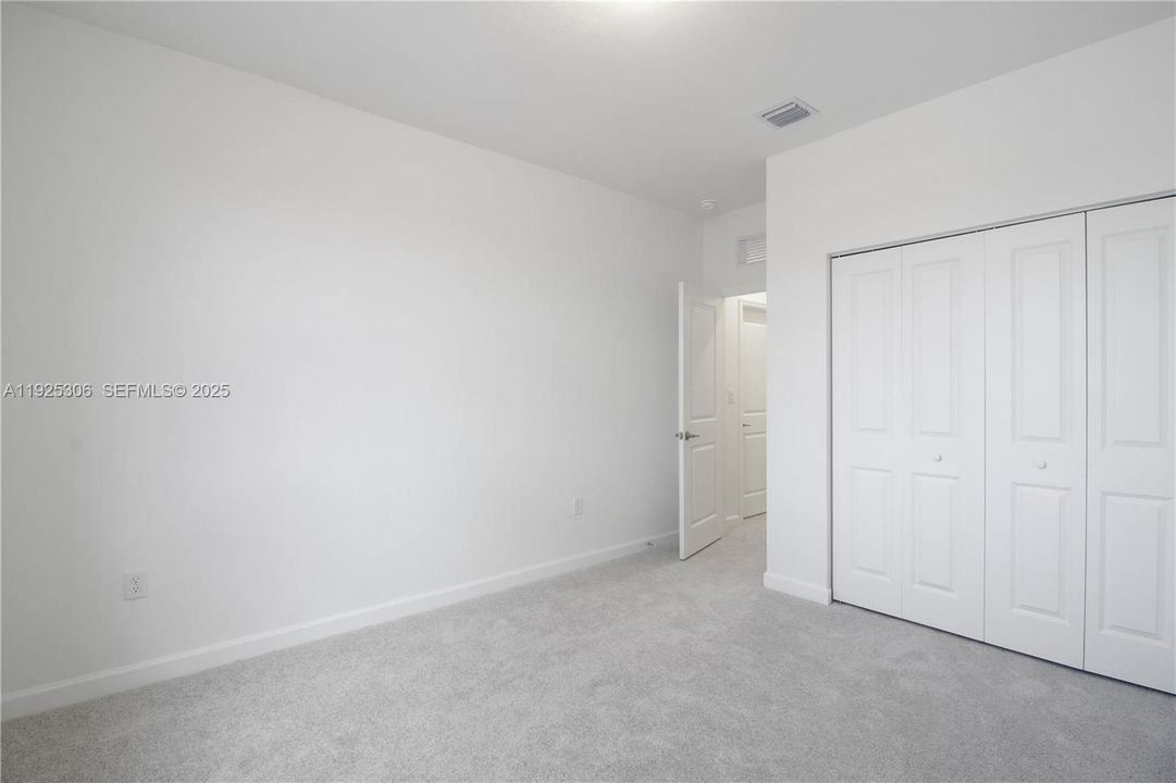For Rent: $3,200 (4 beds, 2 baths, 1828 Square Feet)