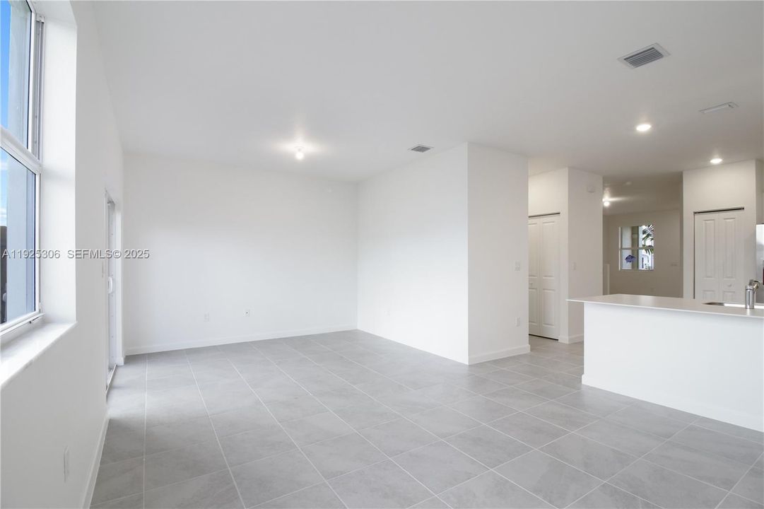 For Rent: $3,200 (4 beds, 2 baths, 1828 Square Feet)