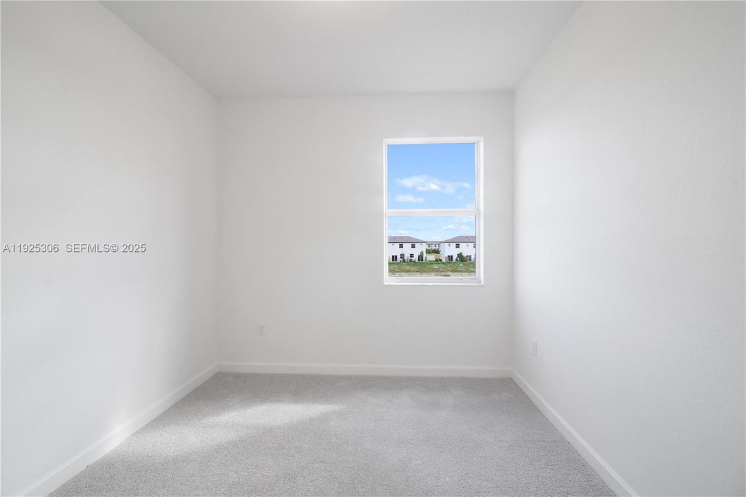 For Rent: $3,200 (4 beds, 2 baths, 1828 Square Feet)