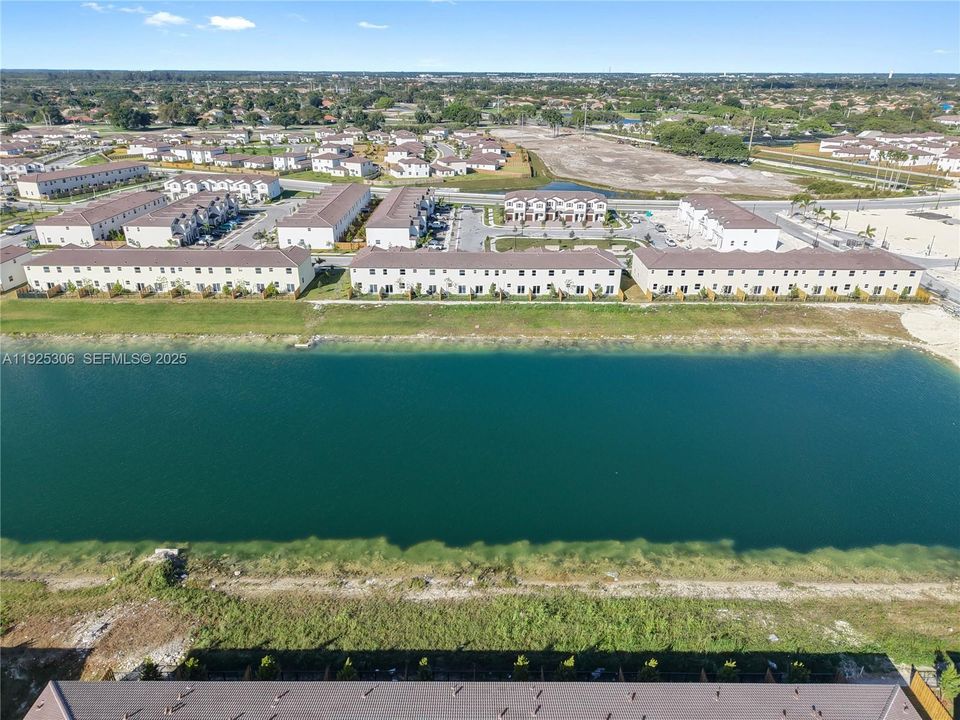 For Rent: $3,200 (4 beds, 2 baths, 1828 Square Feet)