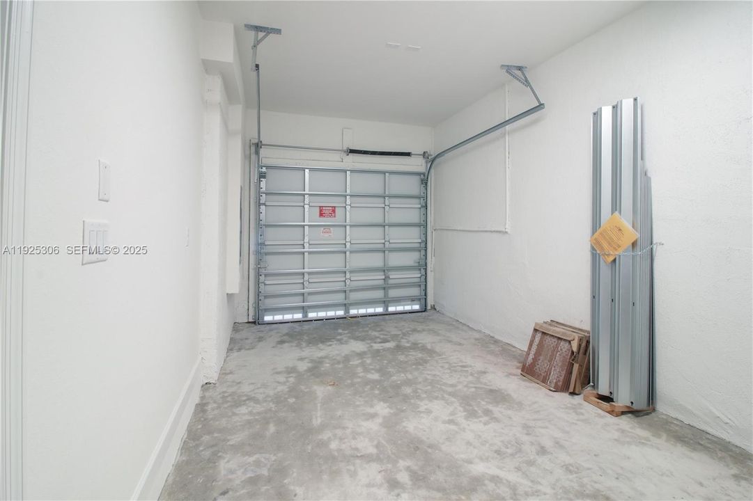 For Rent: $3,200 (4 beds, 2 baths, 1828 Square Feet)