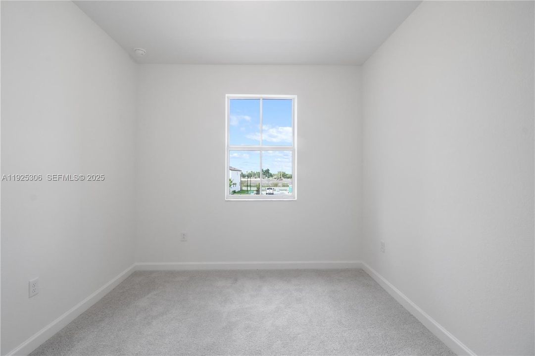 For Rent: $3,200 (4 beds, 2 baths, 1828 Square Feet)