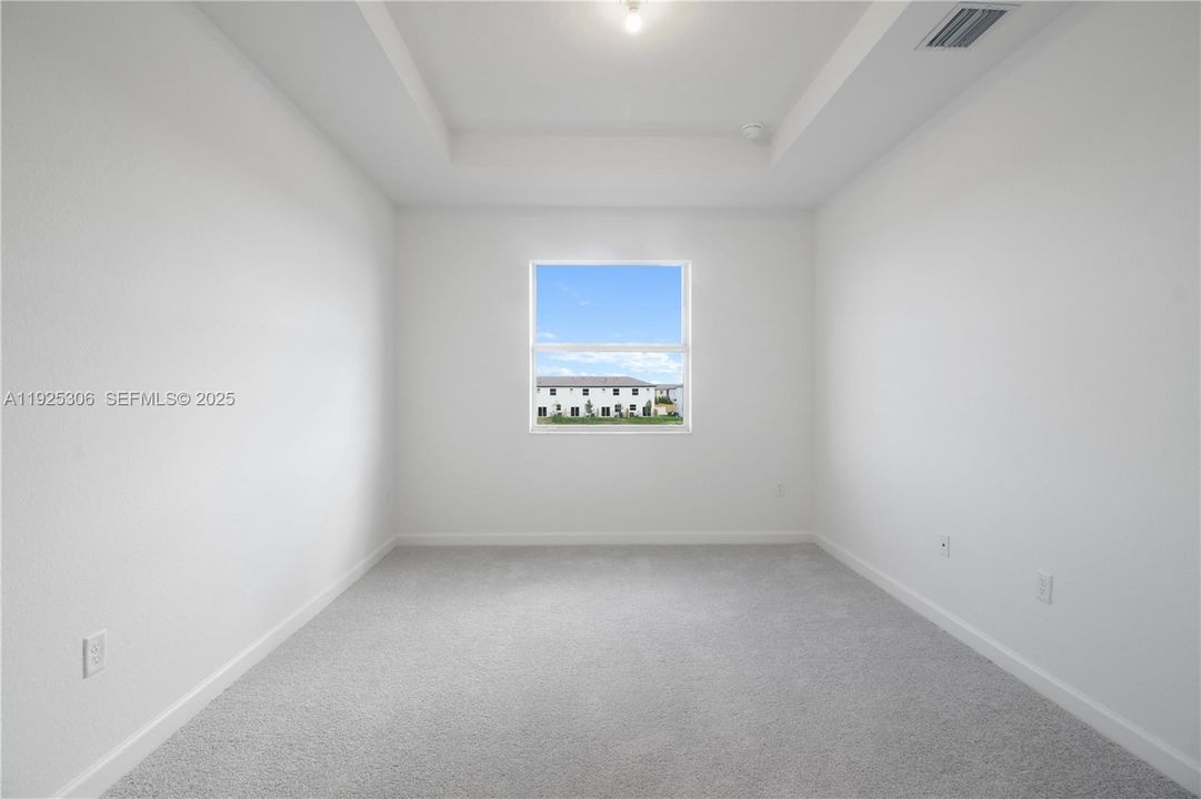 For Rent: $3,200 (4 beds, 2 baths, 1828 Square Feet)