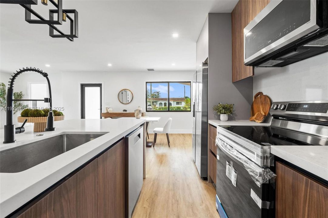 待售: $709,000 (4 贝兹, 3 浴室, 0 平方英尺)