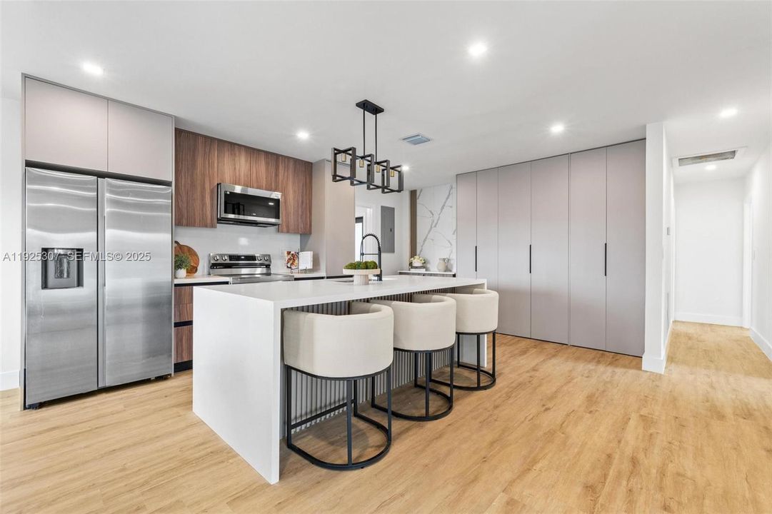 待售: $709,000 (4 贝兹, 3 浴室, 0 平方英尺)