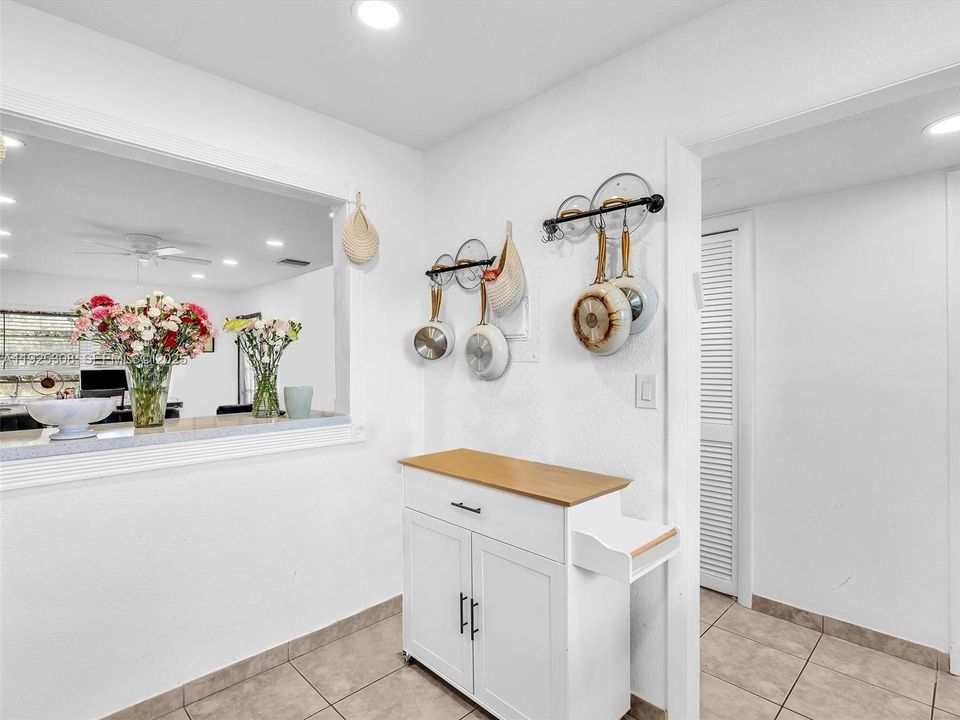 В аренду: $1,950 (1 спален, 1 ванн, 860 Квадратных фут)