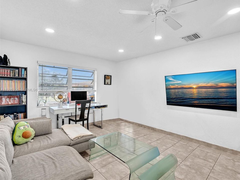 В аренду: $1,950 (1 спален, 1 ванн, 860 Квадратных фут)