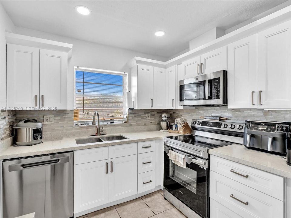 В аренду: $1,950 (1 спален, 1 ванн, 860 Квадратных фут)