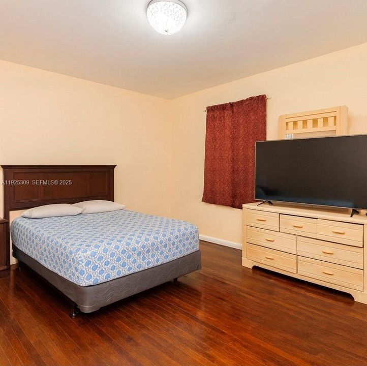 For Sale: $830,000 (2 beds, 2 baths, 1299 Square Feet)